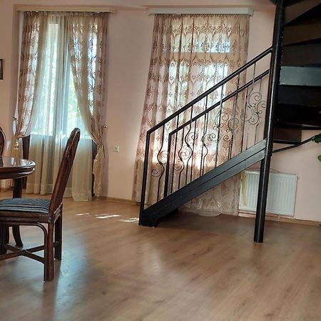 Anano Apartment On Botanikuri Tbiliszi Kültér fotó