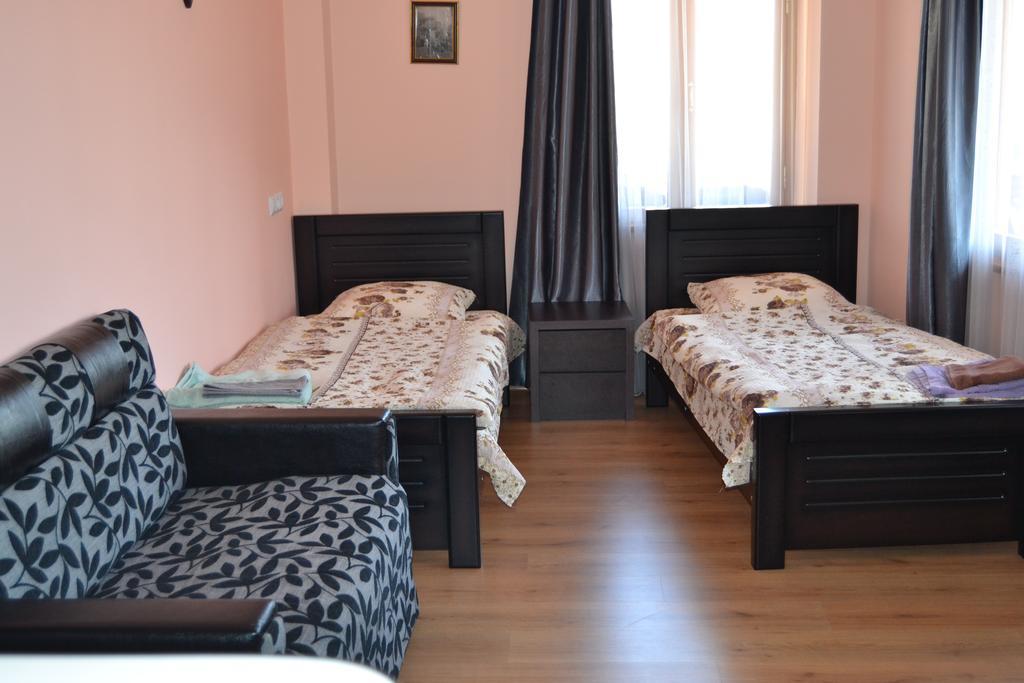 Anano Apartment On Botanikuri Tbiliszi Kültér fotó