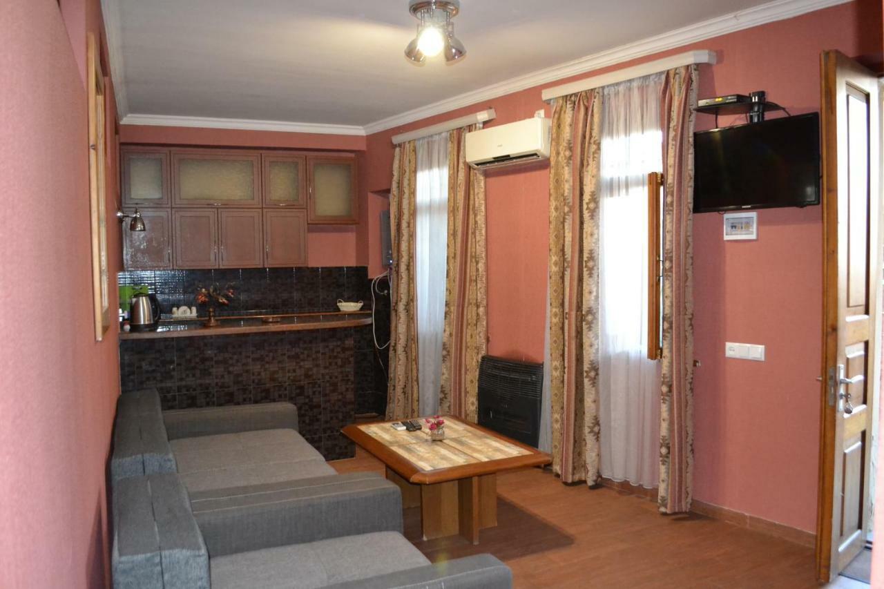 Anano Apartment On Botanikuri Tbiliszi Kültér fotó