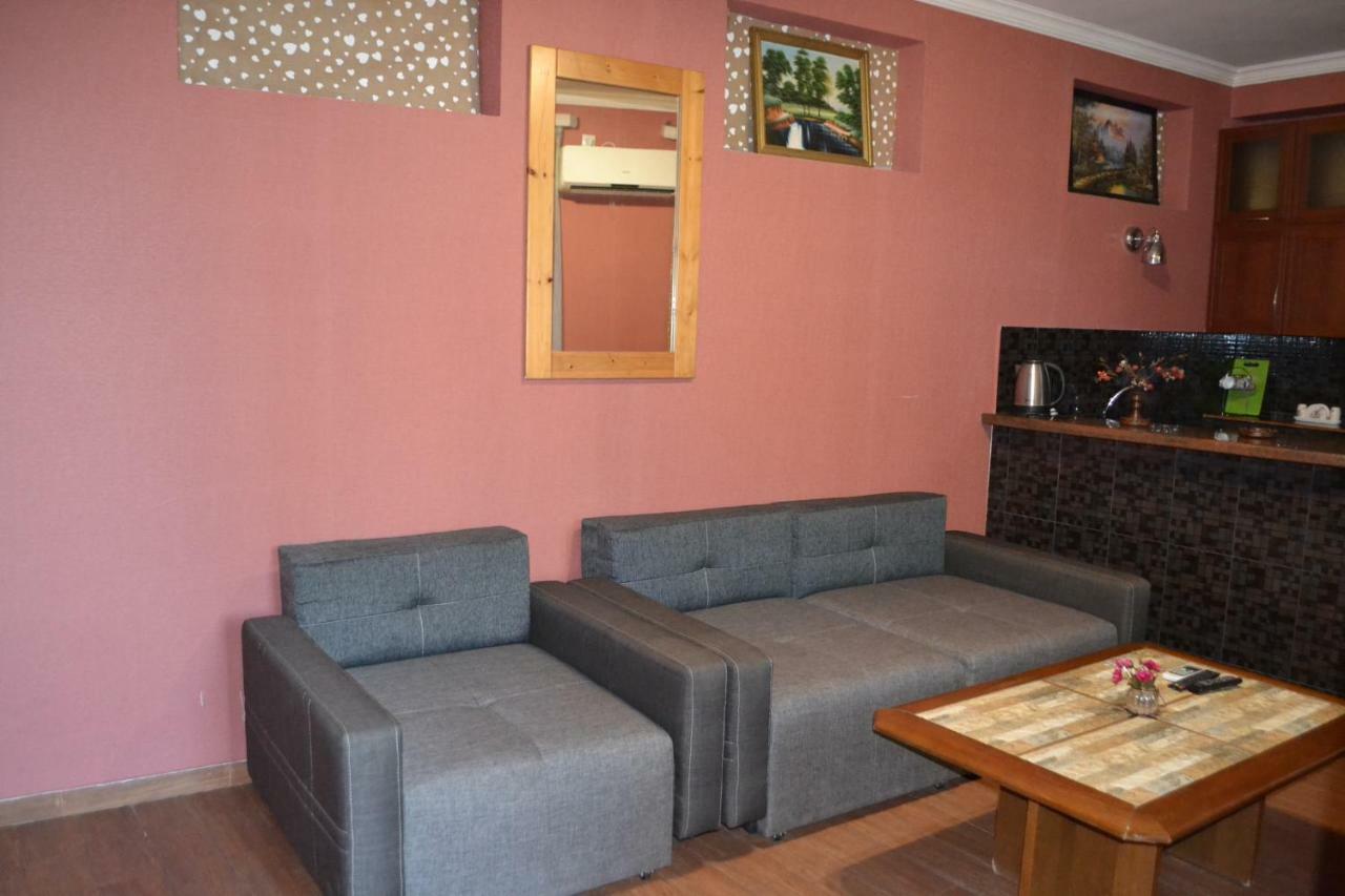 Anano Apartment On Botanikuri Tbiliszi Kültér fotó