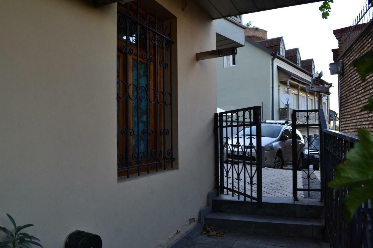 Anano Apartment On Botanikuri Tbiliszi Kültér fotó