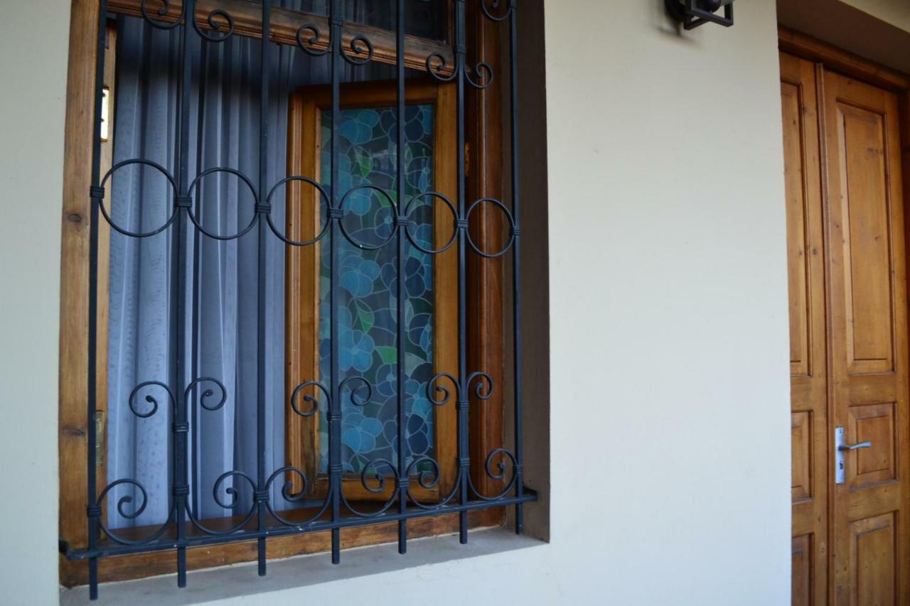 Anano Apartment On Botanikuri Tbiliszi Kültér fotó